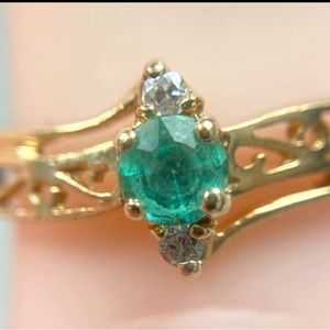 14k real Gold Genuine Emerald & Diamond Estate Ring. size 4.5